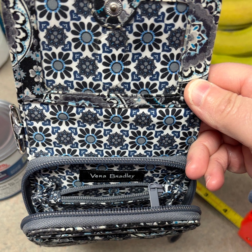 Vera Bradley Quilted Cotton Zip ID Case - Charcoal Medallion- RETIRED print - Picture 4 of 4